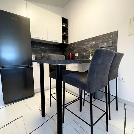 Kani Apartman *